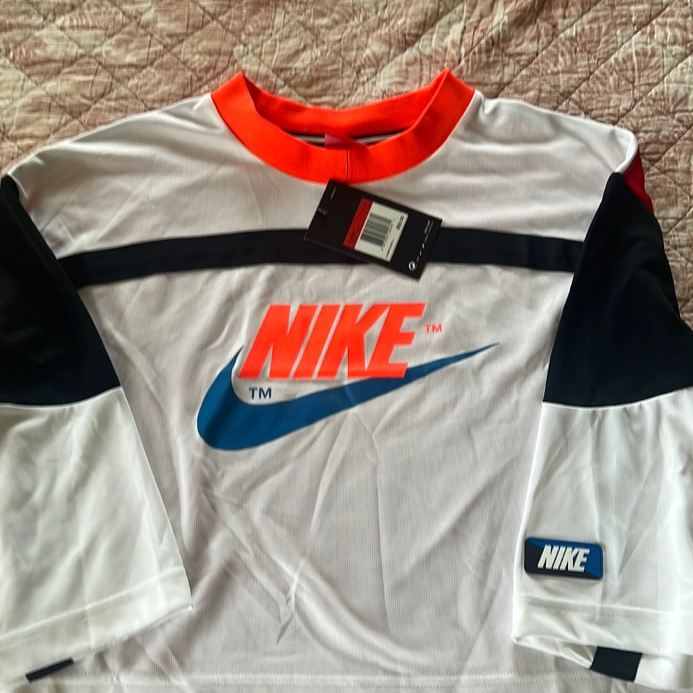 Nike 3/4 sleeve top. New!